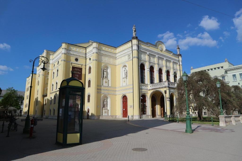 Gabica apartman Debrecen Esterno foto